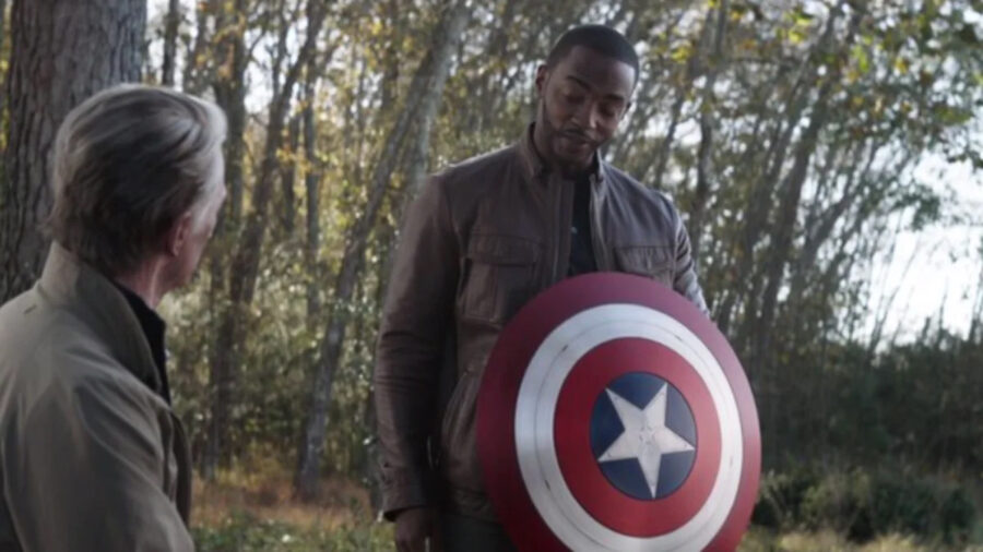 O Falcão e o Soldado Invernal: Russos Apóiam as Acusações de Racismo de Mackie 8 Falcon gets Captain America's shield