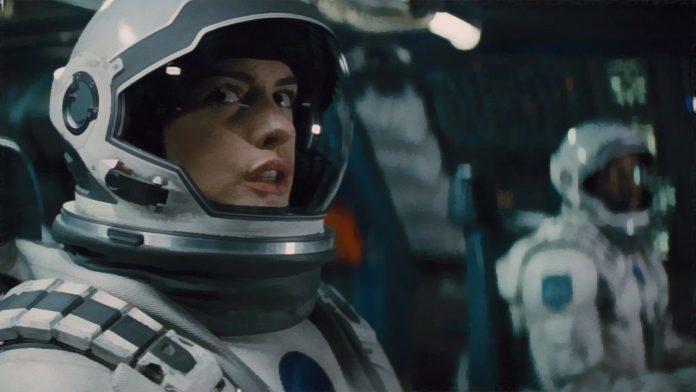 Por que Anne Hathaway ficou grata quando Matt Damon começou a reclamar da interestelar de Christopher Nolan Por que Anne Hathaway ficou grata quando Matt Damon começou a reclamar da interestelar de Christopher Nolan