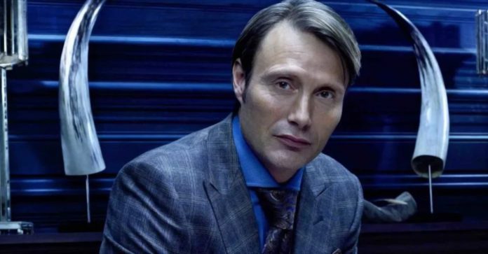 Animais Fantásticos 3 'Fantastic Beasts 3': Mads Mikkelsen oficialmente substitui Johnny Depp como Grindelwald Animais Fantásticos 3 'Fantastic Beasts 3': Mads Mikkelsen oficialmente substitui Johnny Depp como Grindelwald