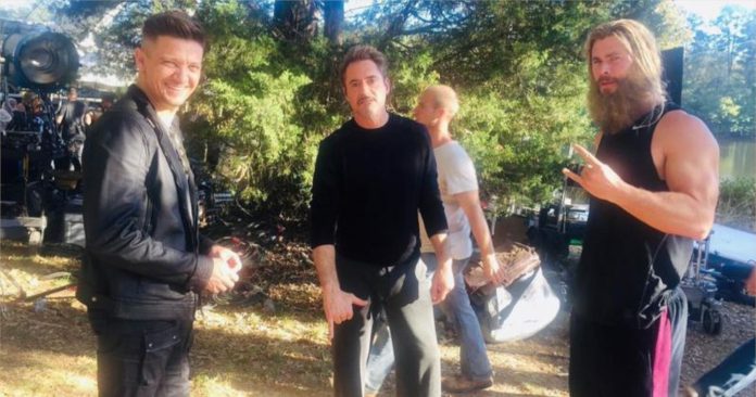 Avengers: Endgame Jeremy Renner compartilha foto dos Vingadores e declara que sente saudades de seus colegas de elenco Avengers: Endgame Jeremy Renner compartilha foto dos Vingadores e declara que sente saudades de seus colegas de elenco