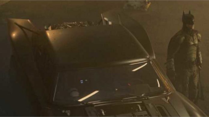 THE BATMAN: Vazou Merchandise revela uma nova visão do Batmóvel e uma foto (borrada) do Cavaleiro das Trevas THE BATMAN: Vazou Merchandise revela uma nova visão do Batmóvel e uma foto (borrada) do Cavaleiro das Trevas