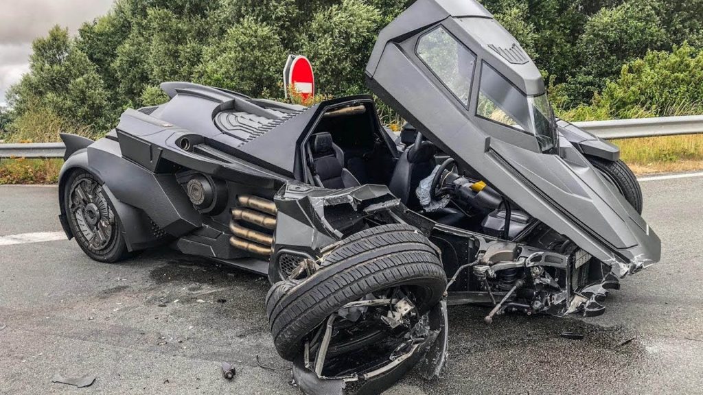 Parece Caro: Lamborghini Gallardo Baseado Em Batmobile Bate 1 Acidente do Lamborghini Gallardo Batmobile | The Drive