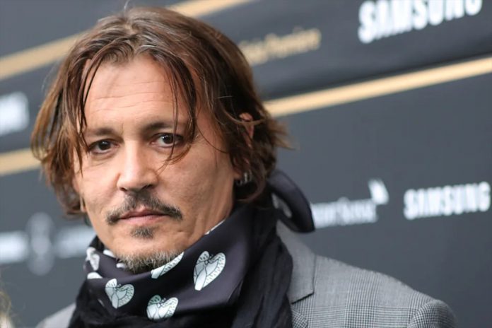 Johnny Depp fala sobre o 'boicote de Hollywood' a ele na primeira entrevista desde que perdeu o caso de difamação Johnny Depp fala sobre o 'boicote de Hollywood' a ele na primeira entrevista desde que perdeu o caso de difamação