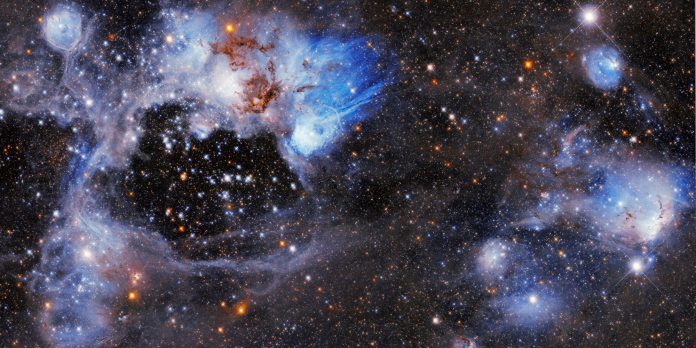O Telescópio Espacial Hubble capitura uma 'Super Bolha' bizarra destruindo uma nebulosa distante O Telescópio Espacial Hubble capitura uma 'Super Bolha' bizarra destruindo uma nebulosa distante