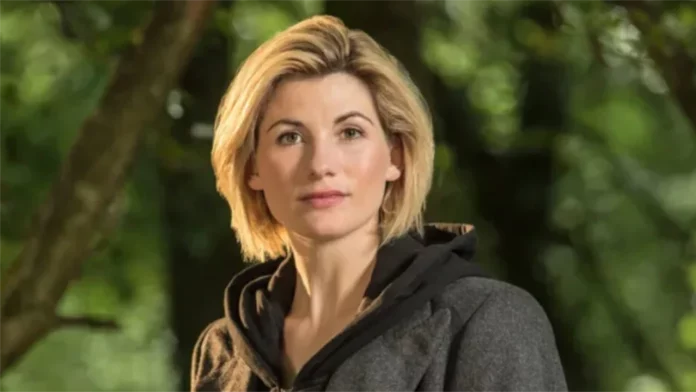 Jodie Whittaker FINALIZA a 13º temporada de 'Doctor Who': 'Foi um Dia Maravilhosamente Comemorativo' Jodie Whittaker FINALIZA a 13º temporada de 'Doctor Who': 'Foi um Dia Maravilhosamente Comemorativo'