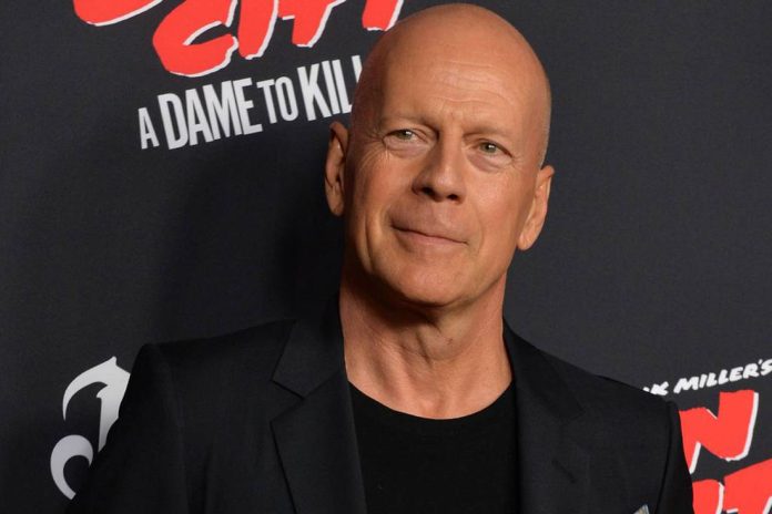 Bruce Willis foi tão horrível que tem sua própria categoria no Framboesa de Ouro para competir contra si mesmo Bruce Willis foi tão horrível que tem sua própria categoria no Framboesa de Ouro para competir contra si mesmo