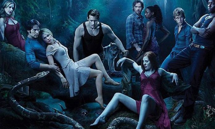 Em dezembro de 2020, foi anunciado que a HBO estava desenvolvendo uma reinicialização de True Blood com Roberto Aguirre-Sacasa, de Riverdale, definido para produzir executivo e escrever o piloto com o criador da série NOS4A2 da AMC, Jami O'Brien. Em dezembro de 2020, foi anunciado que a HBO estava desenvolvendo uma reinicialização de True Blood com Roberto Aguirre-Sacasa, de Riverdale, definido para produzir executivo e escrever o piloto com o criador da série NOS4A2 da AMC, Jami O'Brien.