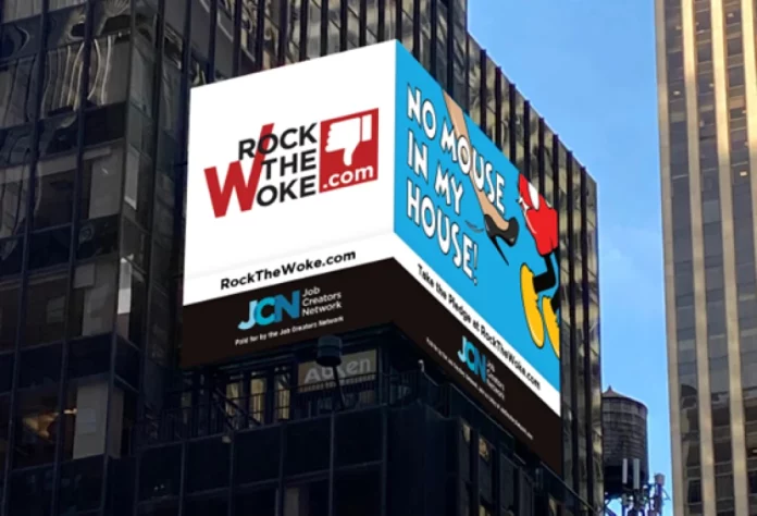 No Mouse In My House 'Nenhum Rato Na Minha Casa': Outdoor de Nova York critica a guerra cultural 'woke' da Disney No Mouse In My House 'Nenhum Rato Na Minha Casa': Outdoor de Nova York critica a guerra cultural 'woke' da Disney