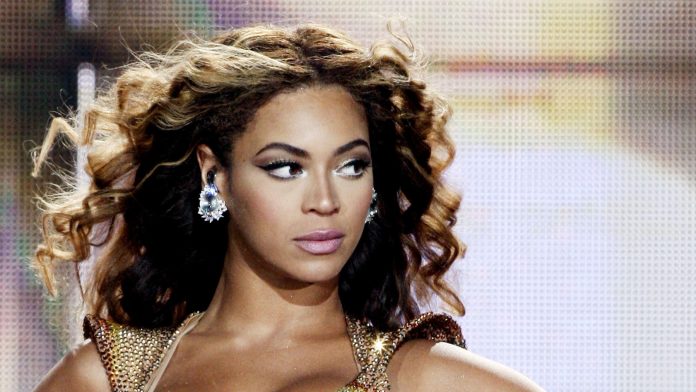 Censura do politicamente correto chegou na Beyoncé que diz que irá remover a letra do álbum após reação negativa Censura do politicamente correto chegou na Beyoncé que diz que irá remover a letra do álbum após reação negativa